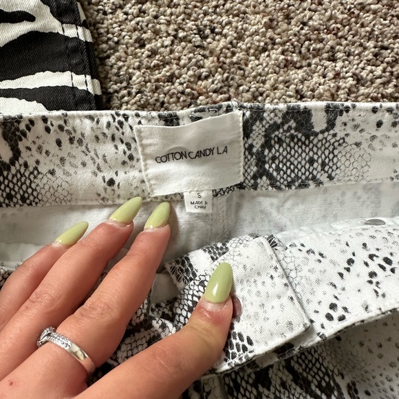 SKIRT BUNDLE OF 4!!! 🖤🖤 - Picture 3 of 10